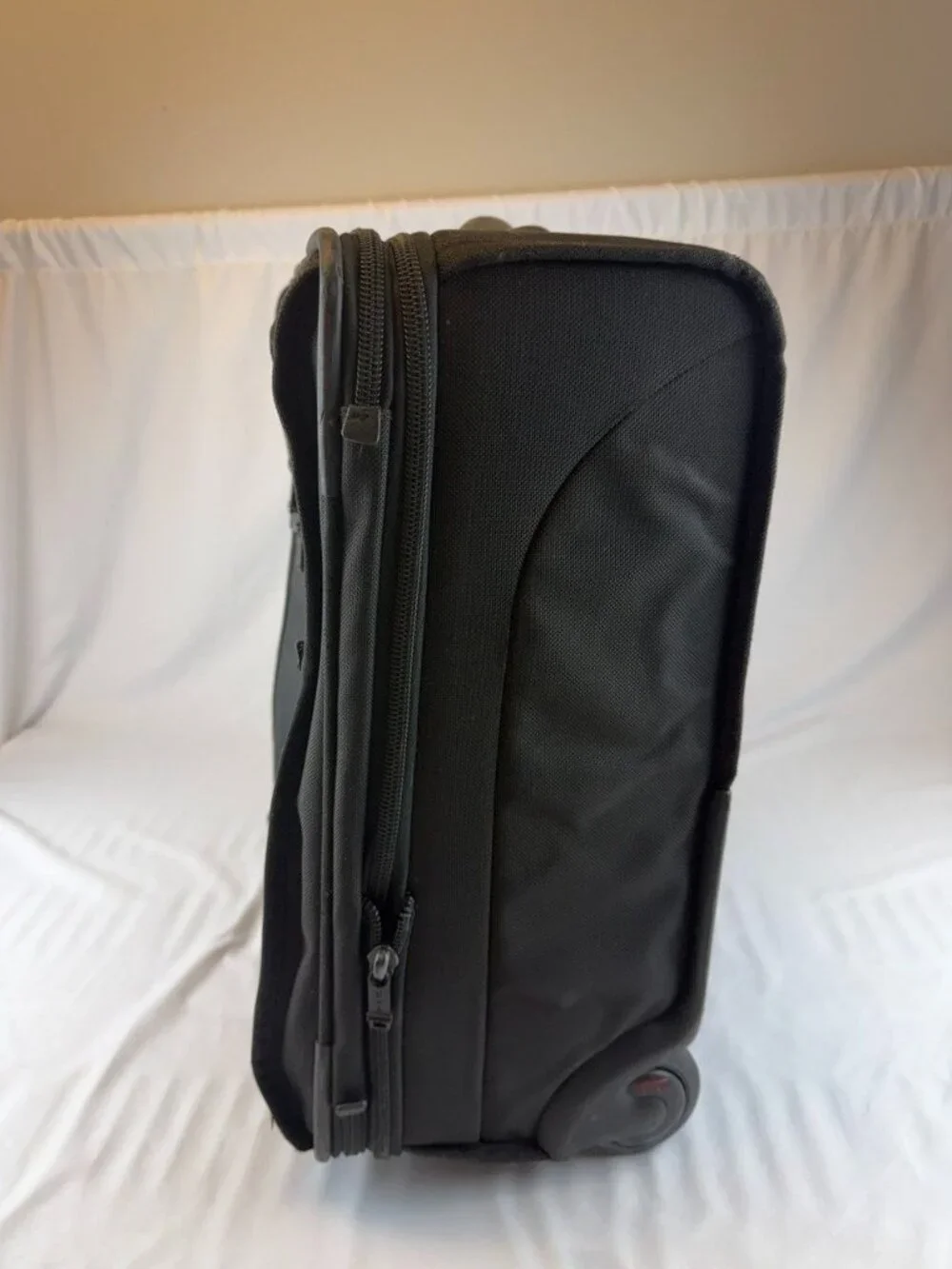 TUMI Black Nylon Alpha 2 Continental Carry On Suitcase 21